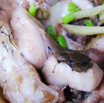 油豆腐蒸鱼怎么做？_美食